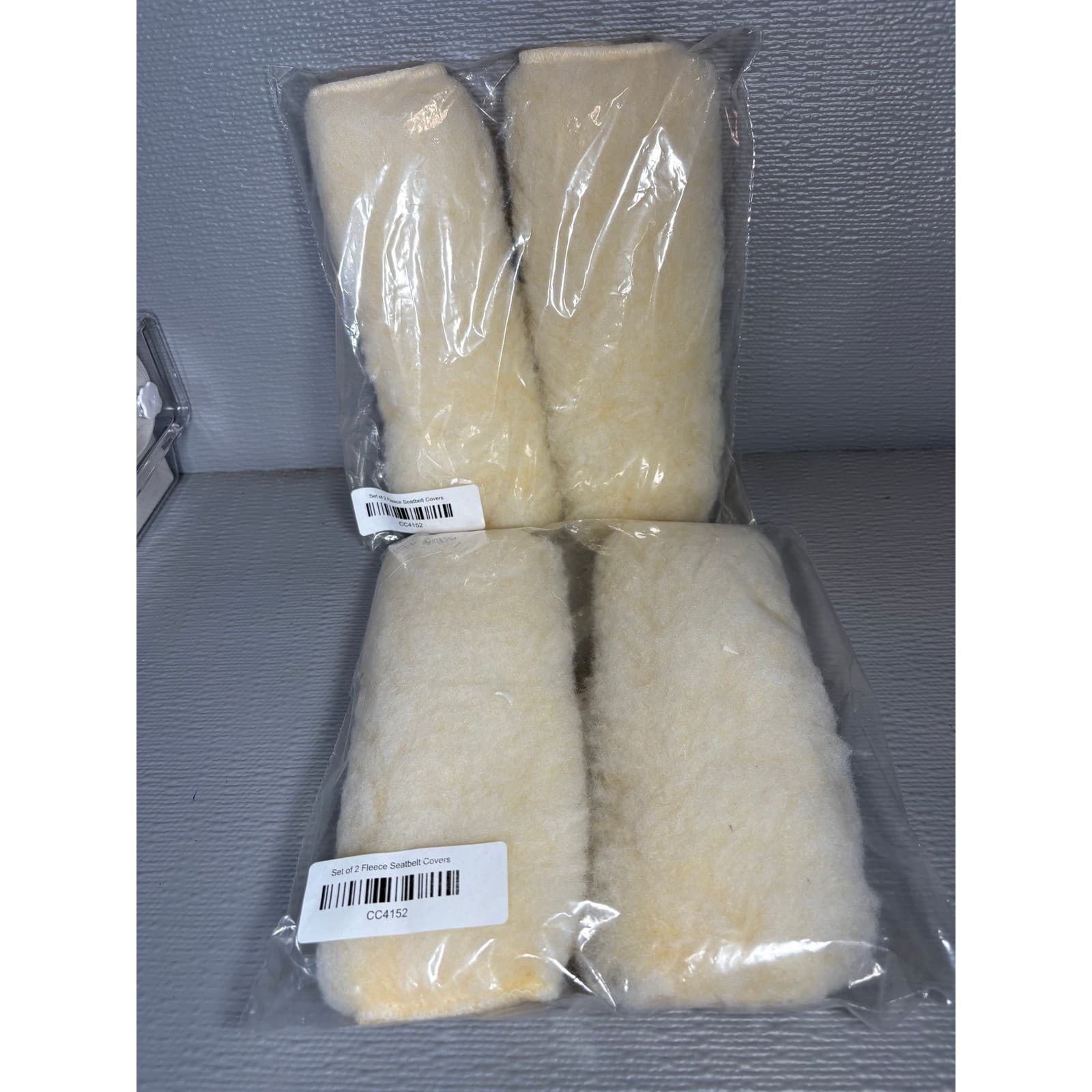 Set of 4 Fleece Seatbelt Covers Cream Faux Sheepskin Shoulder Pads CC4152 - Thumbnail 2