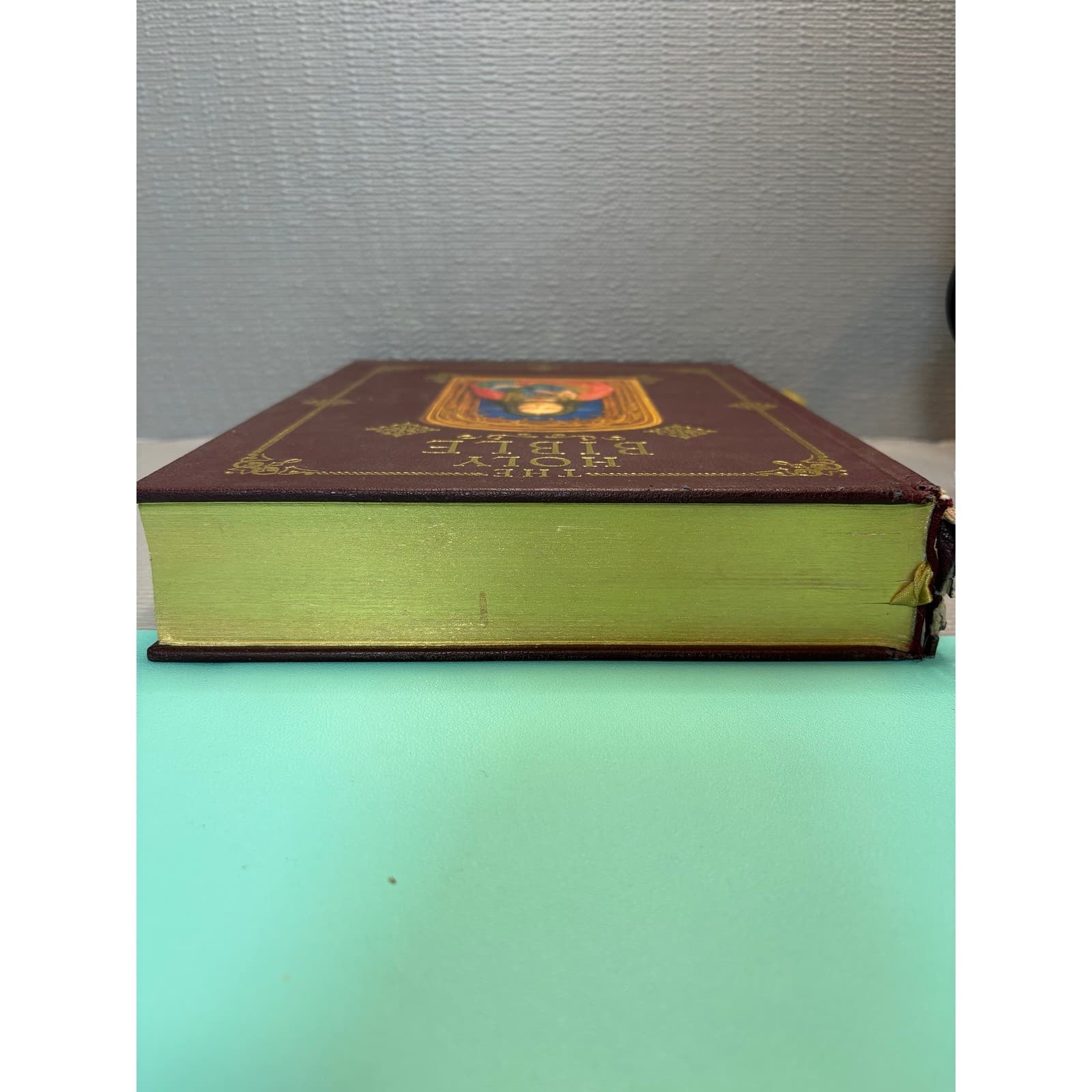 The Holy Bible Illuminated Family Edition King James Version Year 2000 vintage - Thumbnail 10