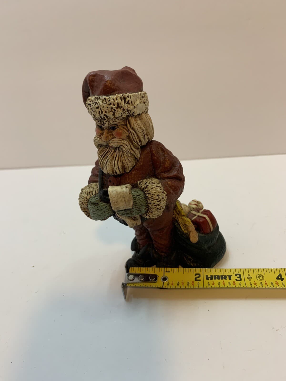 Vintage 5 1/2" Santa Claus Resin Figurine With List And Bag Of Christmas Gifts - Thumbnail 5