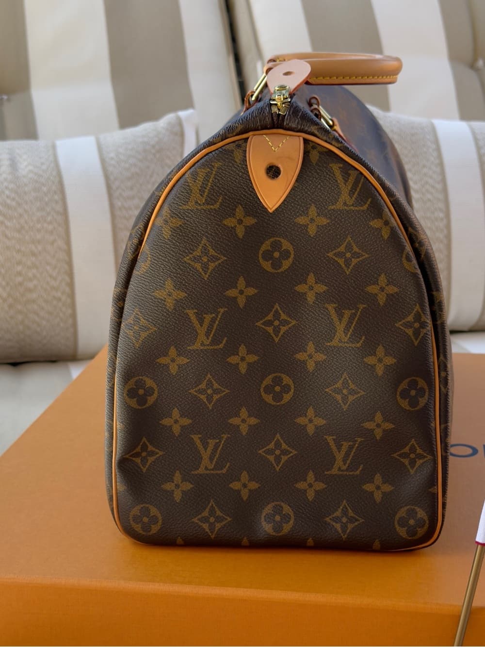 Louis Vuitton Speedy 40 Classic Monogram Canvas France w/ Box, Dust Bag Lock Key - Thumbnail 2