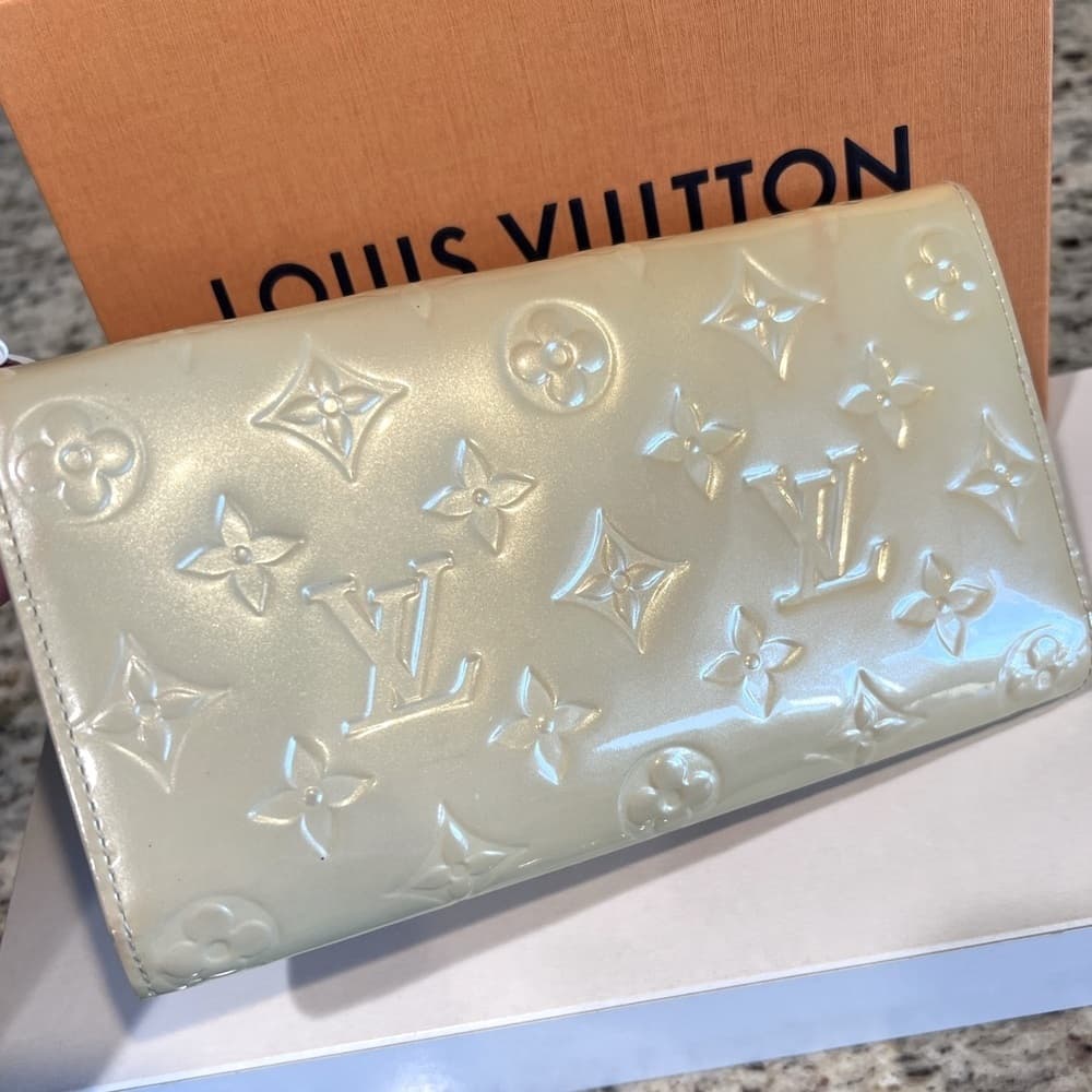LOUIS VUITTON Sarah Vernis Beige Embossed Large Card Leather Continental Wallet - Thumbnail 2