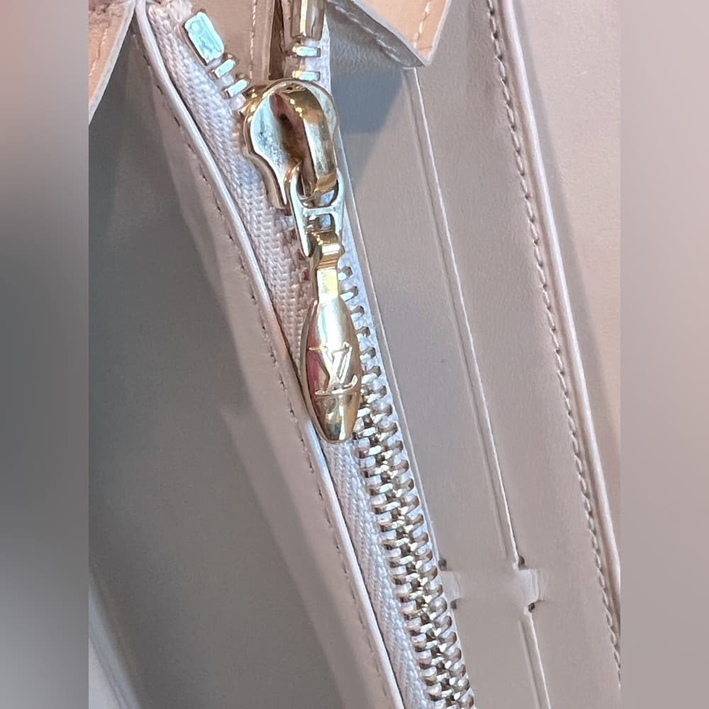LOUIS VUITTON Sarah Vernis Beige Embossed Large Card Leather Continental Wallet - Thumbnail 8