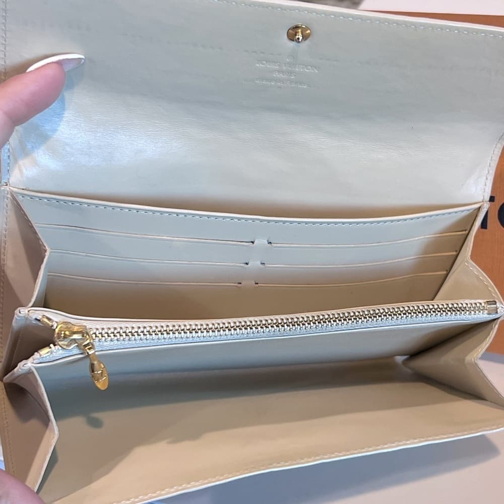 LOUIS VUITTON Sarah Vernis Beige Embossed Large Card Leather Continental Wallet - Thumbnail 9