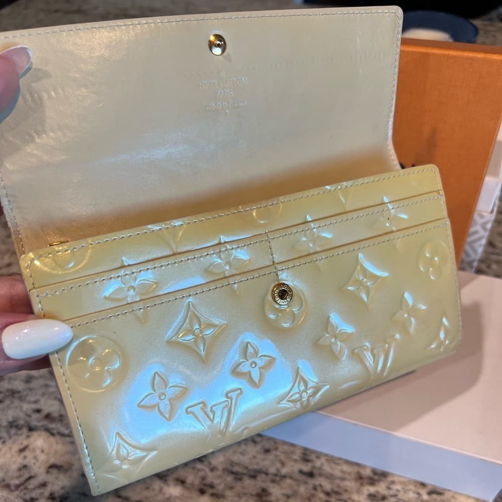 LOUIS VUITTON Sarah Vernis Beige Embossed Large Card Leather Continental Wallet - Thumbnail 5