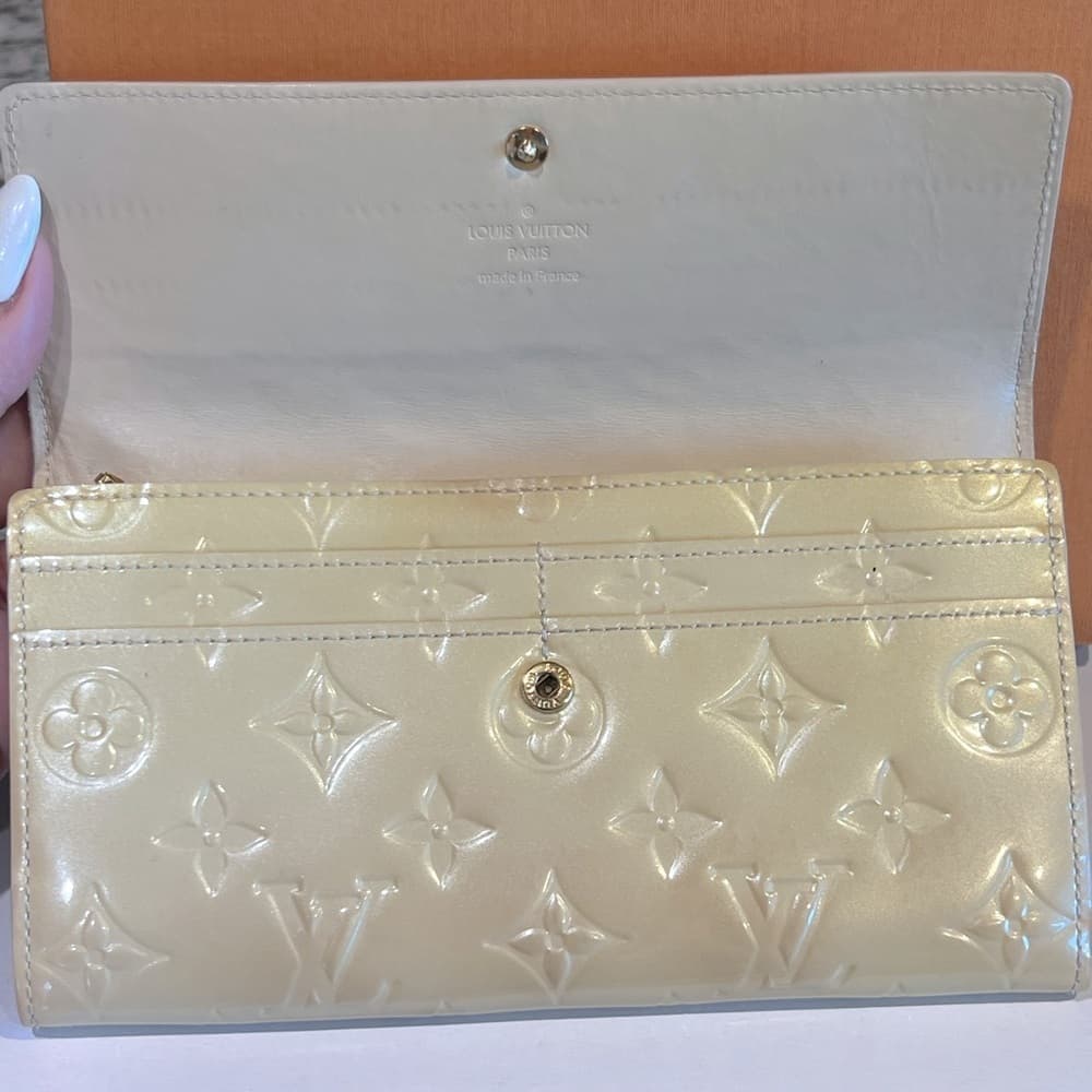 LOUIS VUITTON Sarah Vernis Beige Embossed Large Card Leather Continental Wallet - Thumbnail 10
