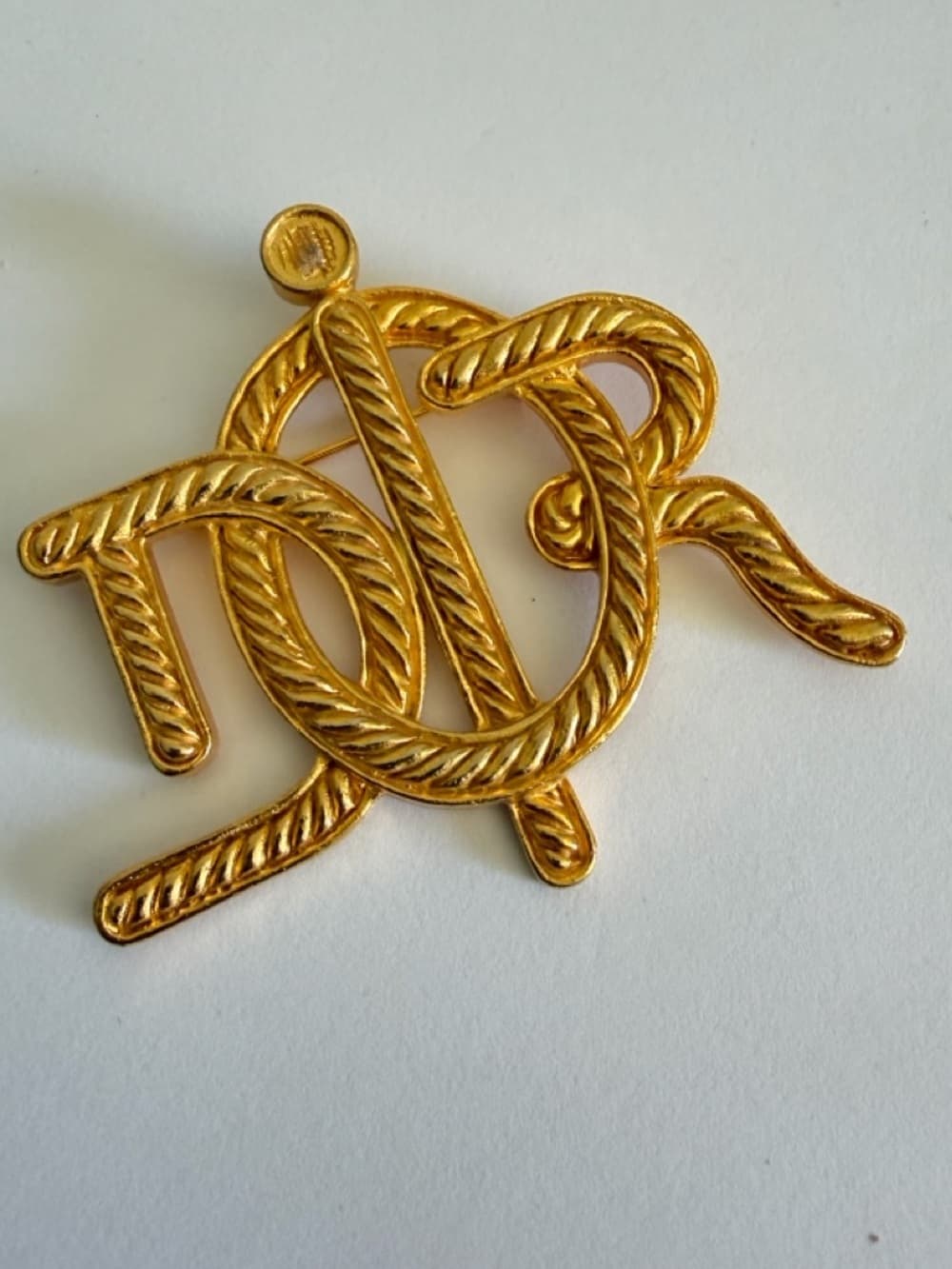 DIOR Oversized Woven Rope Design CD Logo Gold Plated 1980’s Pin Brooch Vintage - Thumbnail 4