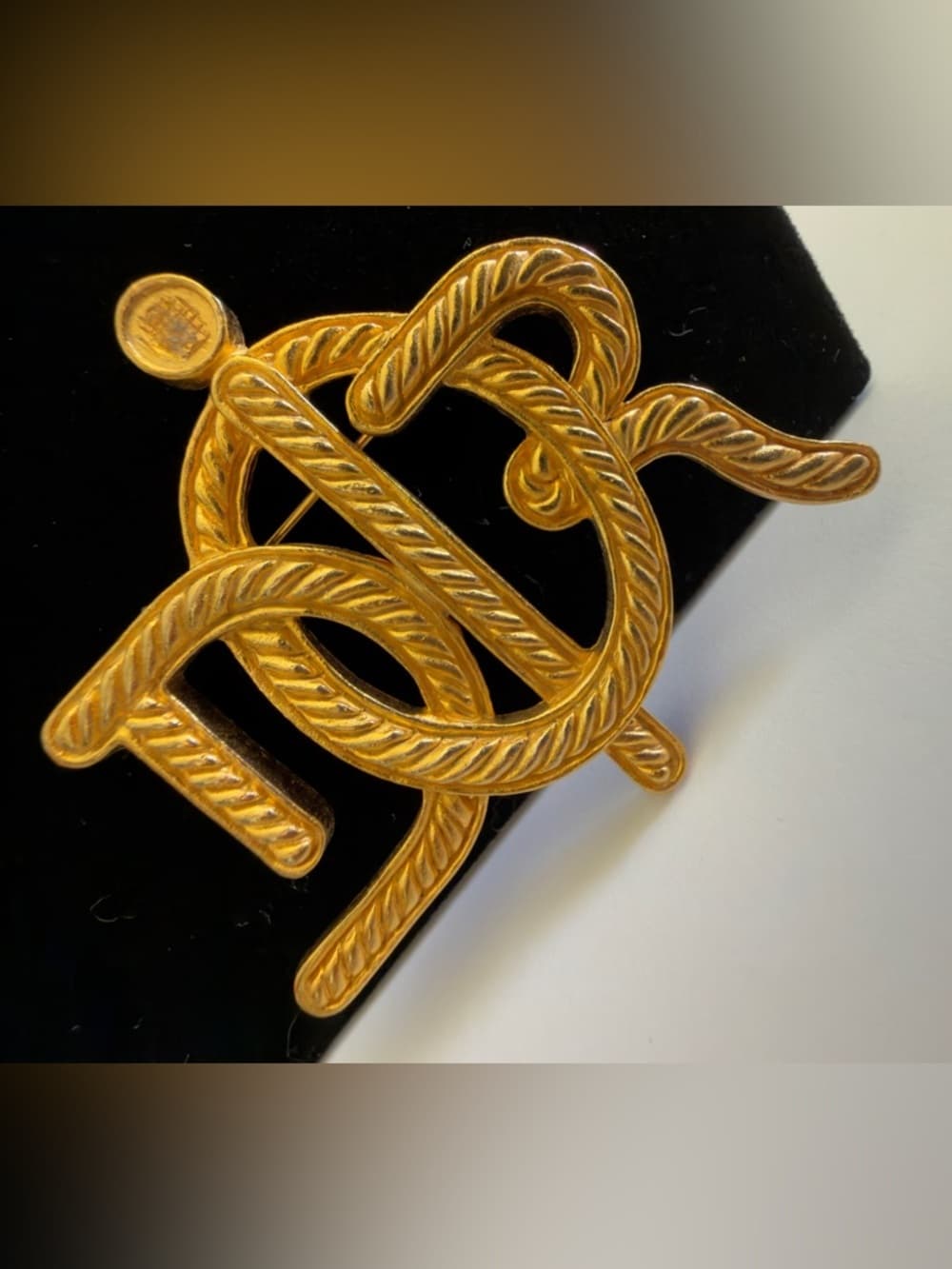 DIOR Oversized Woven Rope Design CD Logo Gold Plated 1980’s Pin Brooch Vintage - Thumbnail 3