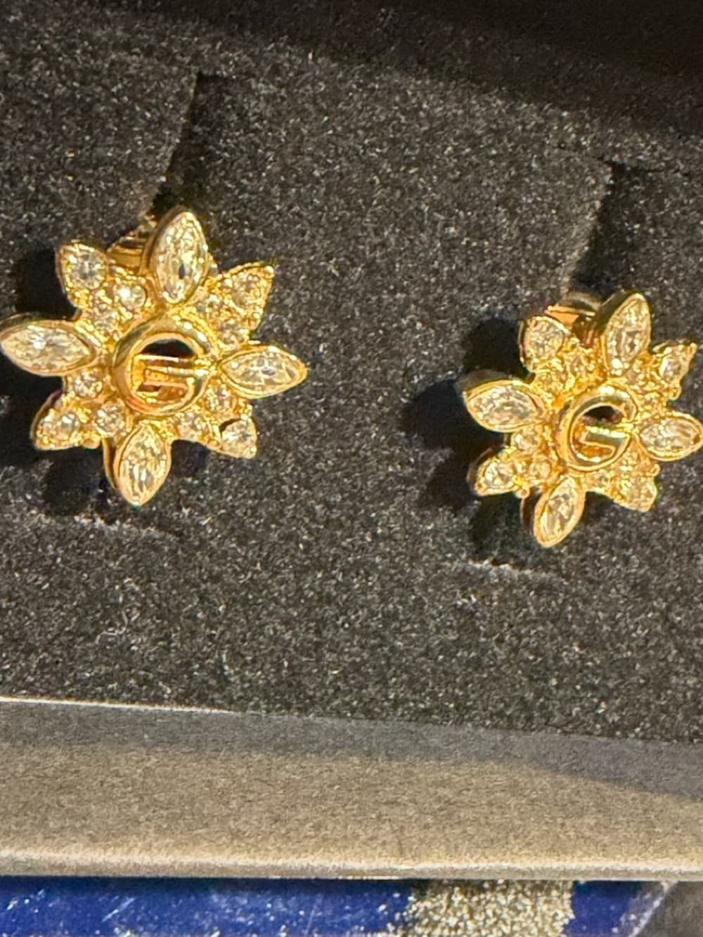 GIVENCHY Flower Crystal G Gold Plated Clip On Earrings Vintage incl box card - Thumbnail 5