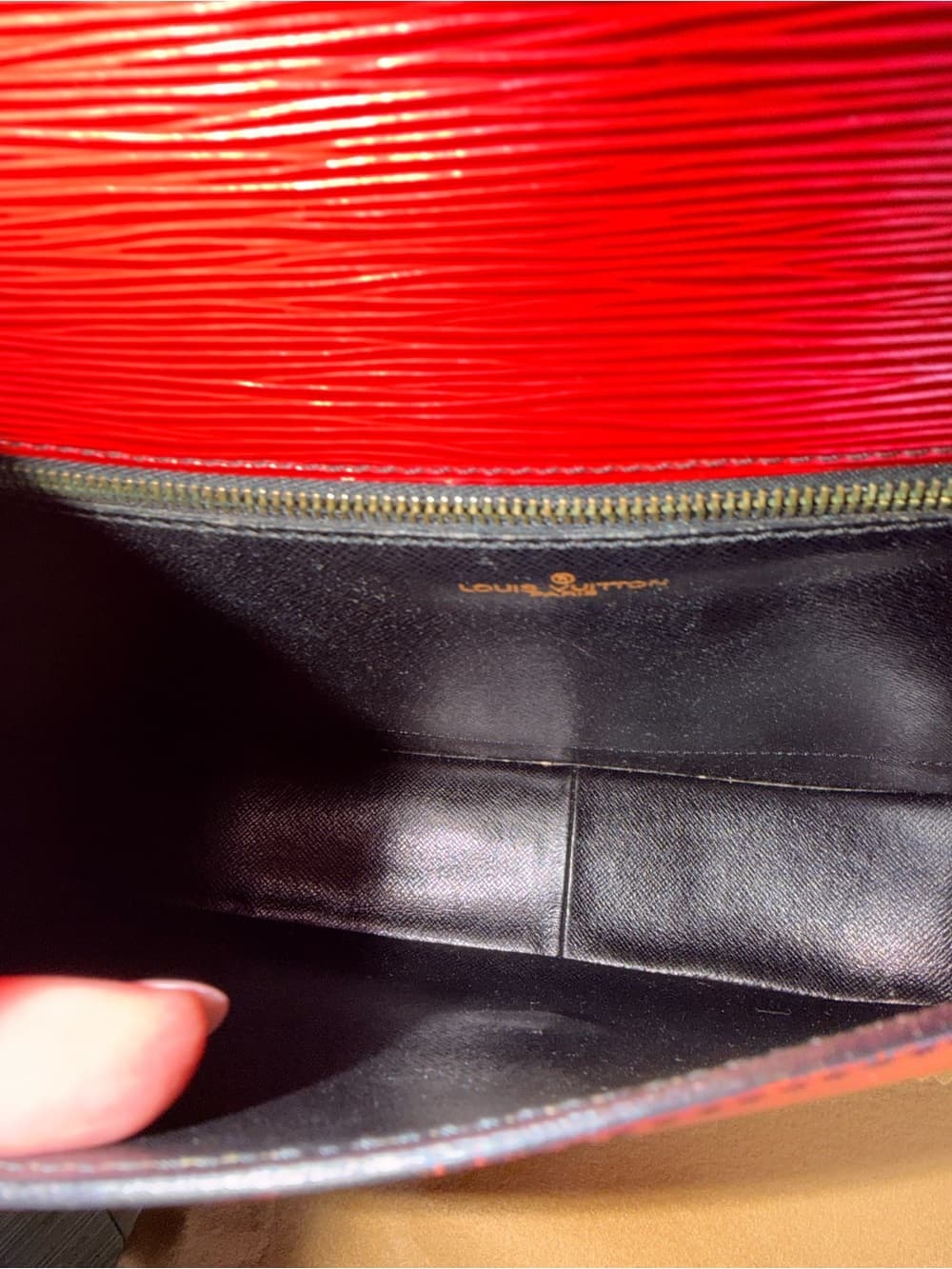 Louis Vuitton Saint Cloud GM Red Epi Leather Crossbody Adjustable Shoulder Strap - Thumbnail 7