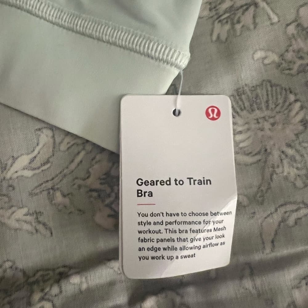 NEW Lululemon GEARED TO TRAIN Medium Support SPRINGTIME light green size 8 $58 - Thumbnail 7
