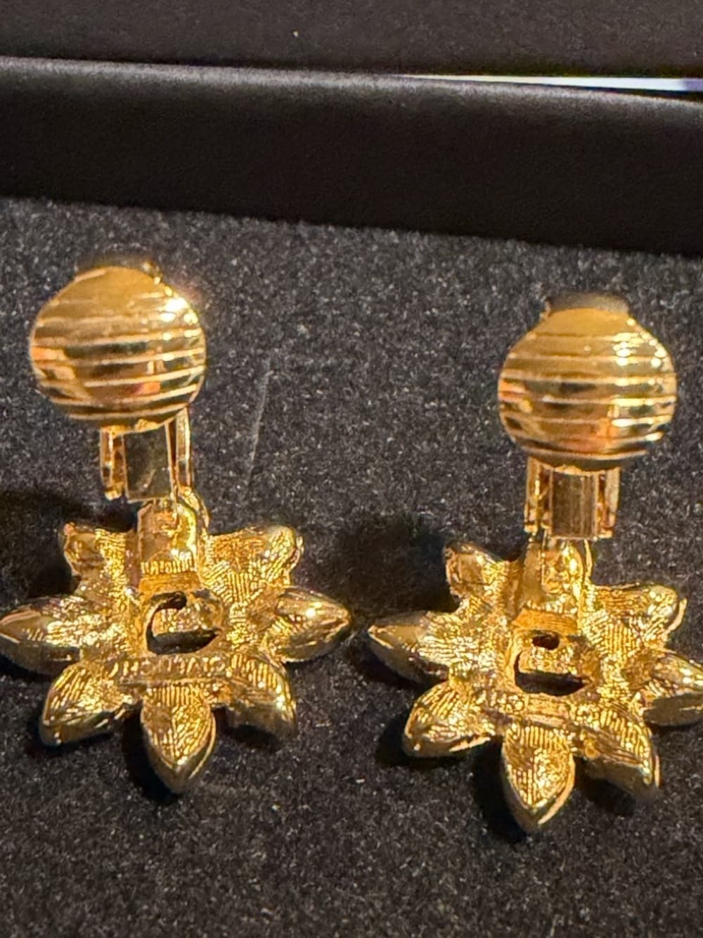 GIVENCHY Flower Crystal G Gold Plated Clip On Earrings Vintage incl box card - Thumbnail 7