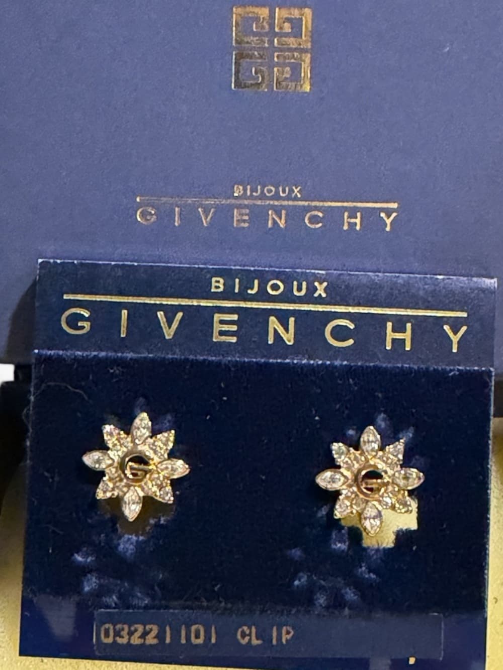 GIVENCHY Flower Crystal G Gold Plated Clip On Earrings Vintage incl box card - Thumbnail 2