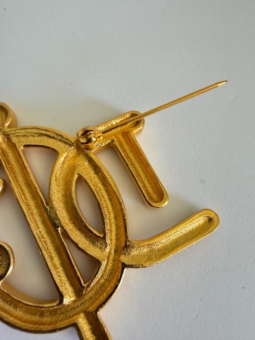 DIOR Oversized Woven Rope Design CD Logo Gold Plated 1980’s Pin Brooch Vintage - Thumbnail 5