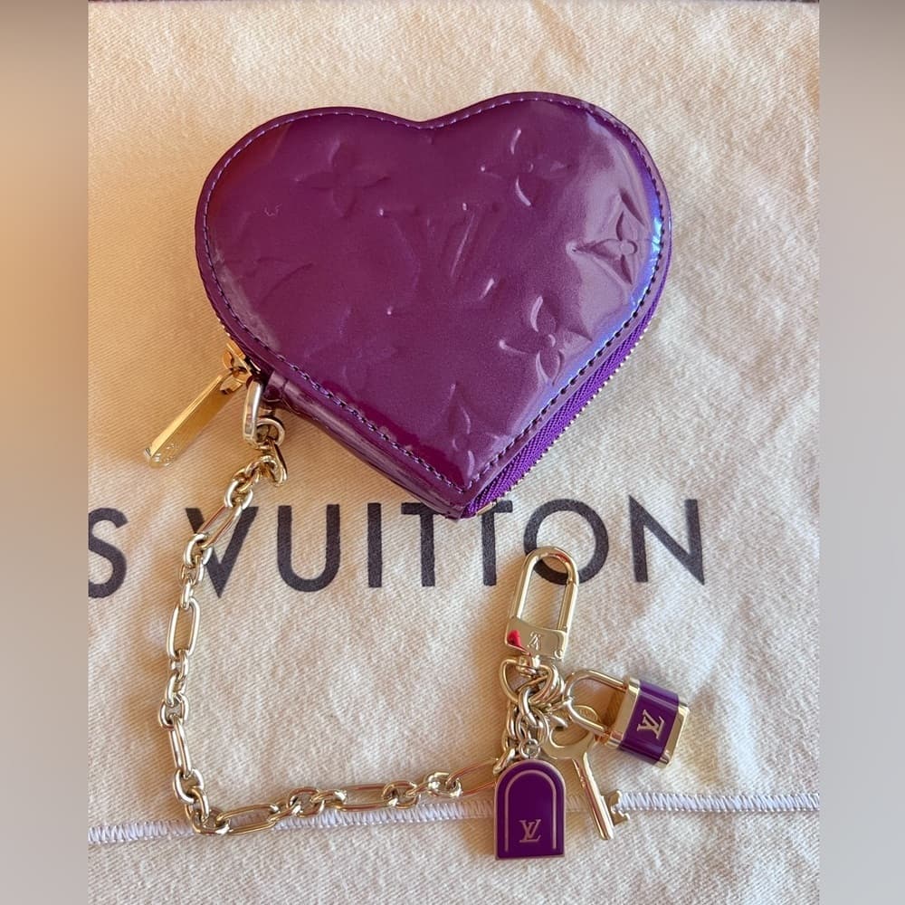 Louis Vuitton Vernis Porte Monnaie Heart Lock Keychain Charm Chain Clip Wallet - Thumbnail 3