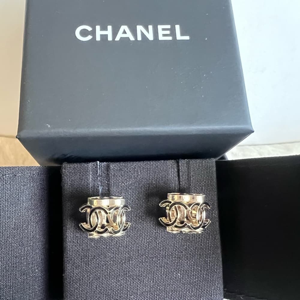 Chanel A22 CC Cube Logo Stud Earrings Gold Tone Made in France with Box - Thumbnail 2