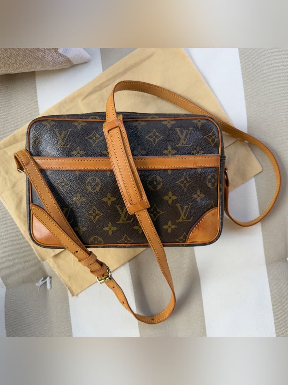 Louis Vuitton Trocadéro 30 Monogram Canvas Crossbody Bag Vintage Dust Bag France - Thumbnail 7
