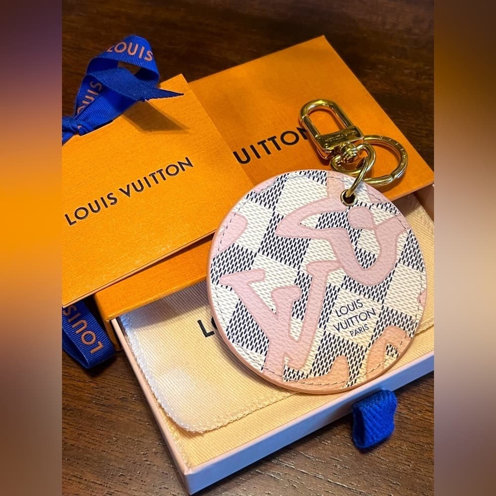 Louis Vuitton Damier Azur Tahitienne Round Leather Keychain Key Purse Charm Clip - Thumbnail 3