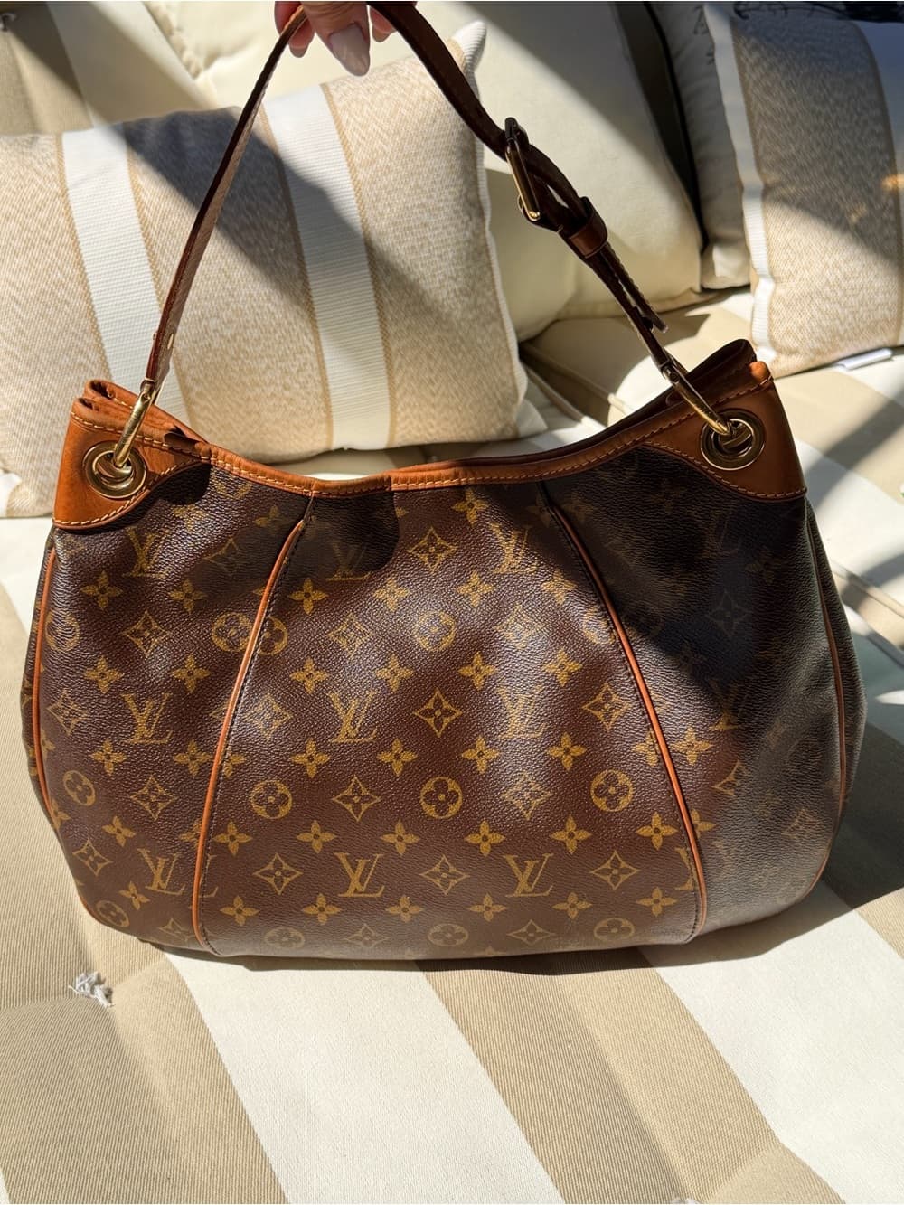 Louis Vuitton Galliera PM Classic Monogram Hobo Shoulder Hand Bag - Thumbnail 4
