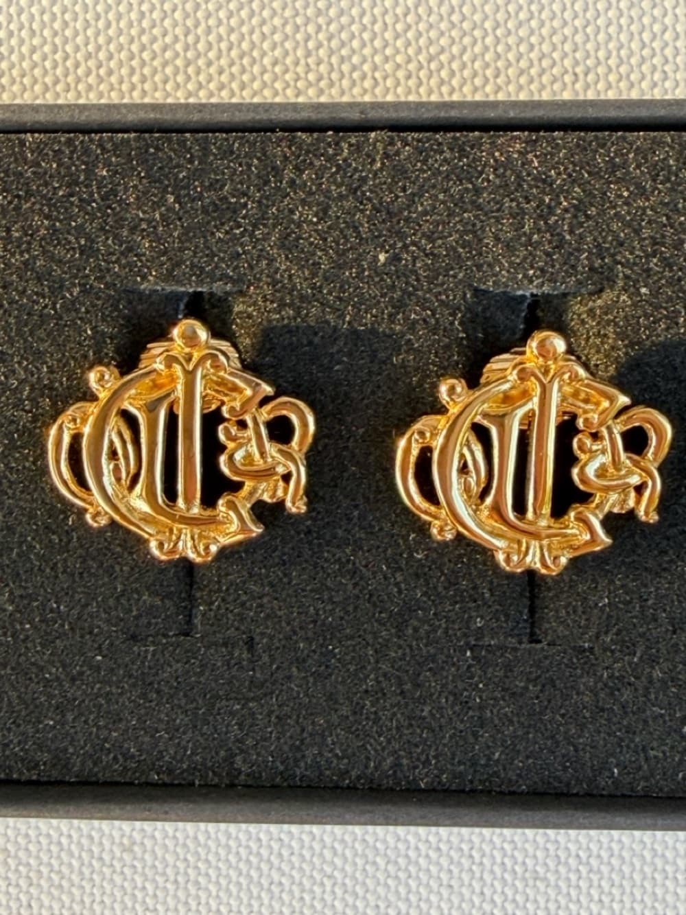 CHRISTIAN DIOR Vintage Crest Gold Plated Clip On Earrings Statement Piece Rare - Thumbnail 3