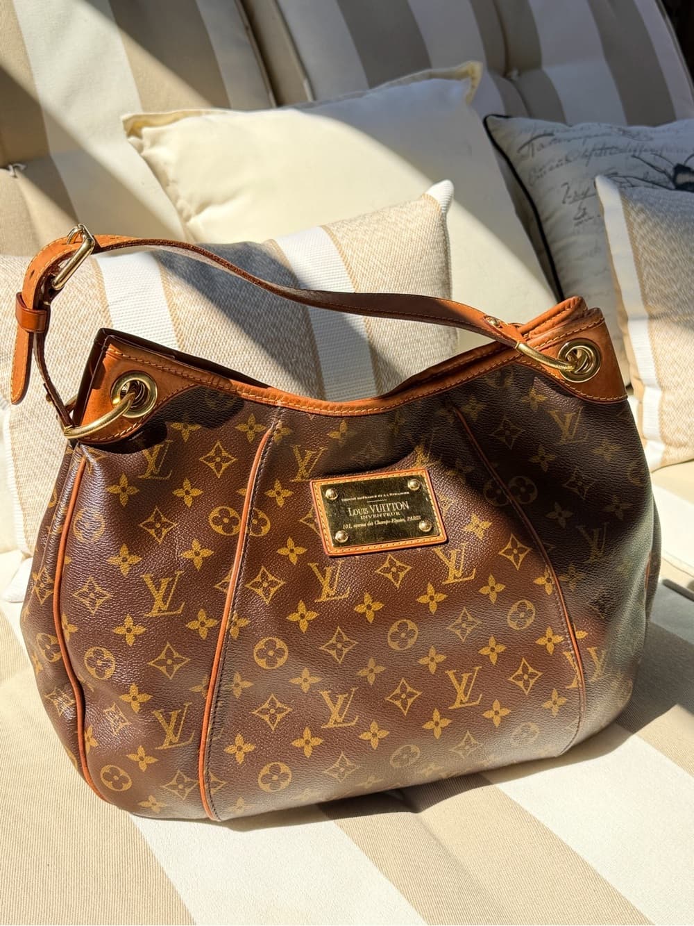 Louis Vuitton Galliera PM Classic Monogram Hobo Shoulder Hand Bag - Thumbnail 2