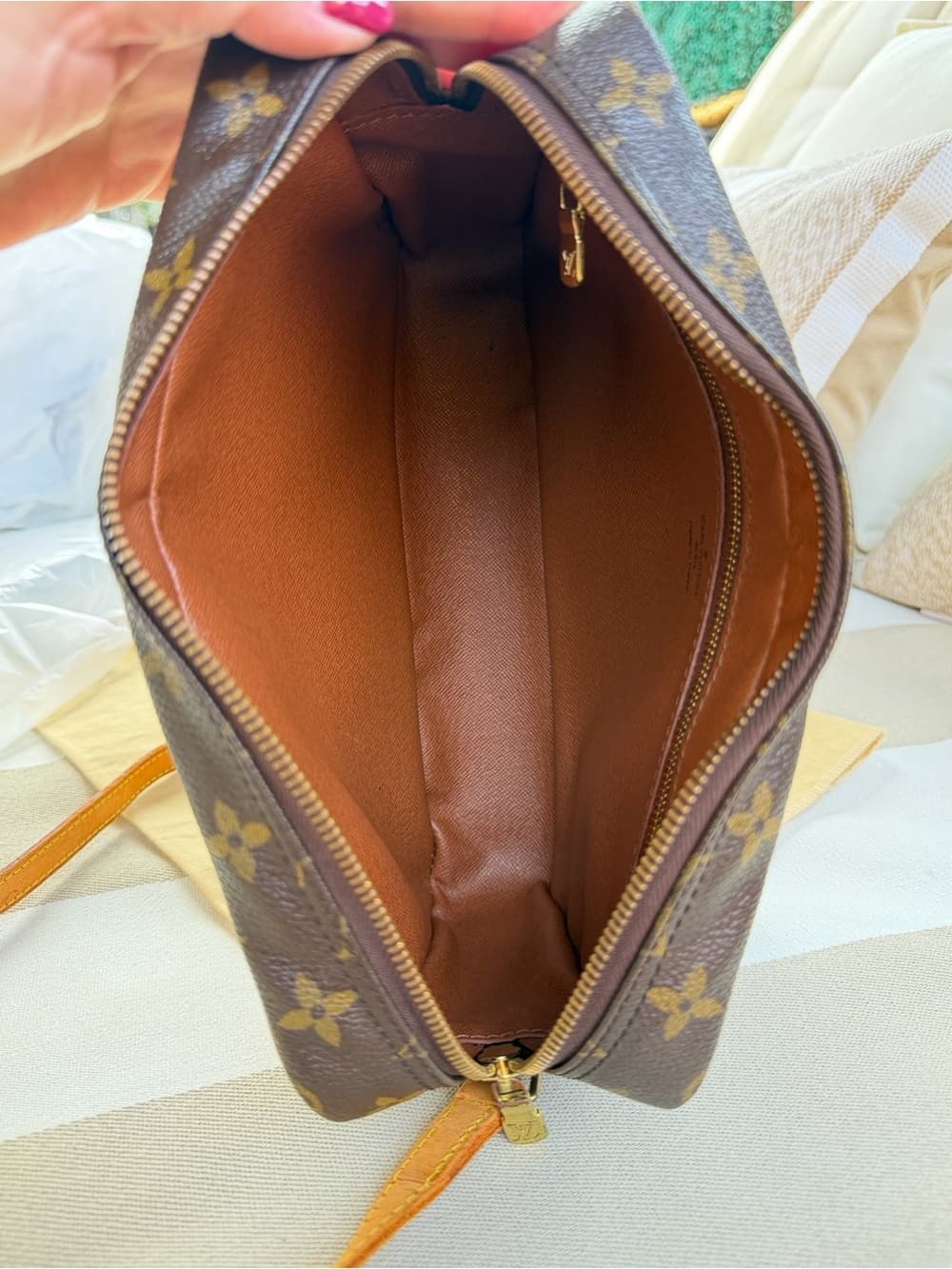 Louis Vuitton Trocadéro 30 Monogram Canvas Crossbody Bag Vintage Dust Bag France - Thumbnail 13