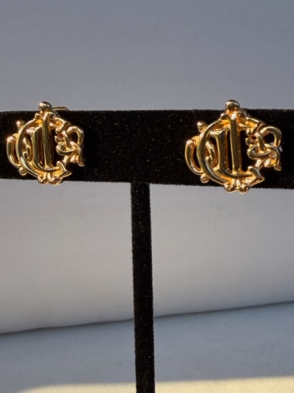 CHRISTIAN DIOR Vintage Crest Gold Plated Clip On Earrings Statement Piece Rare - Thumbnail 7