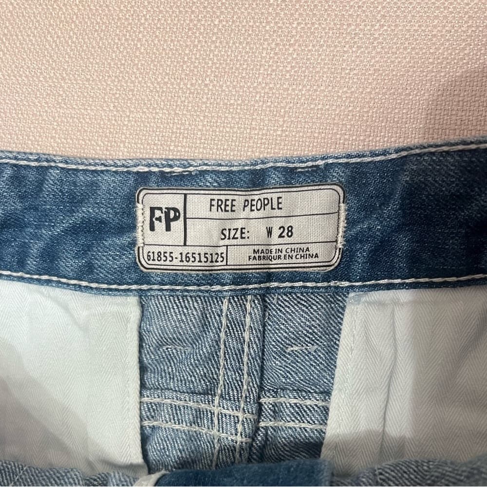NEW 🌟 FREE PEOPLE Blue Jean Lace Shorts size 28 - Thumbnail 7