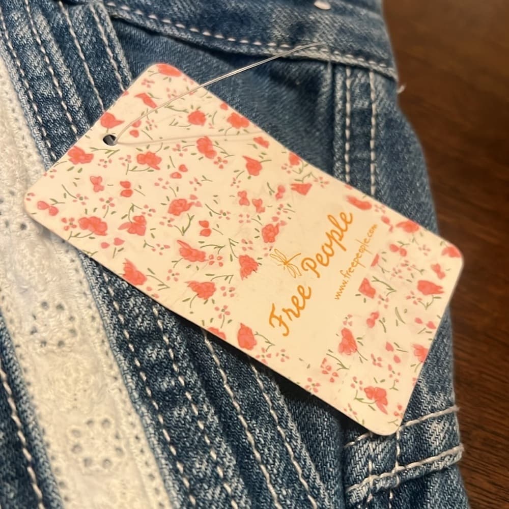 NEW 🌟 FREE PEOPLE Blue Jean Lace Shorts size 28 - Thumbnail 8
