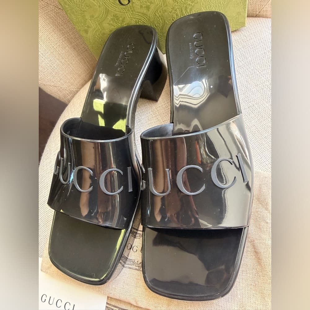GUCCI Black Slip On Rubber Sandal Short Stack Heel EU 39 - Thumbnail 5