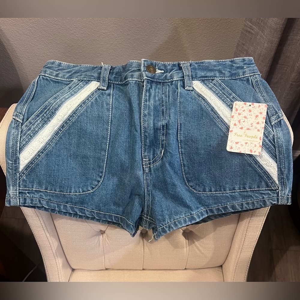 NEW 🌟 FREE PEOPLE Blue Jean Lace Shorts size 28 - Thumbnail 4