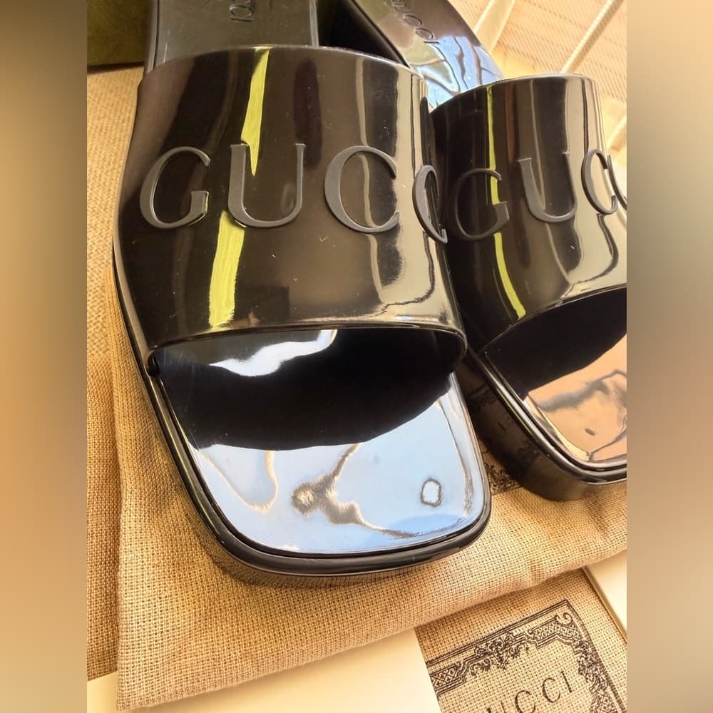 GUCCI Black Slip On Rubber Sandal Short Stack Heel EU 39 - Thumbnail 4