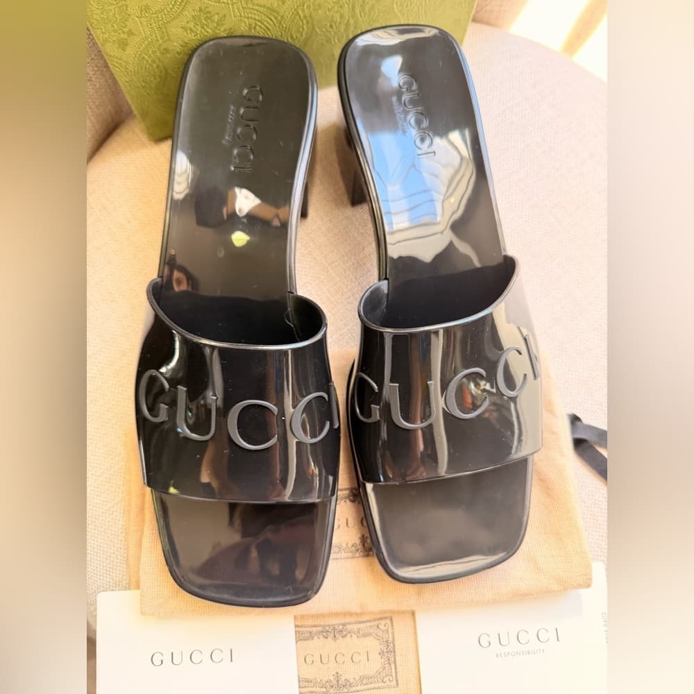 GUCCI Black Slip On Rubber Sandal Short Stack Heel EU 39 - Thumbnail 3