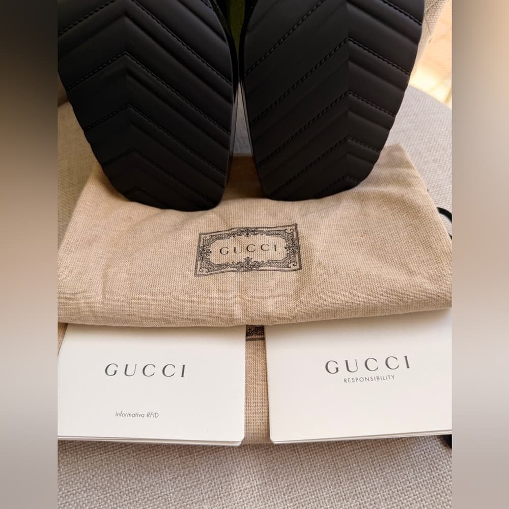 GUCCI Black Slip On Rubber Sandal Short Stack Heel EU 39 - Thumbnail 11
