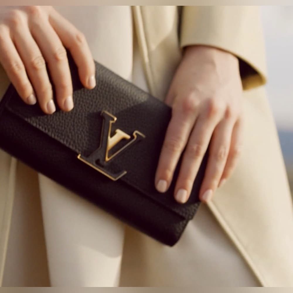 LOUIS VUITTON Capucines Taurillon Black Pink Leather Gold LV Buckle Large Wallet - Thumbnail 3