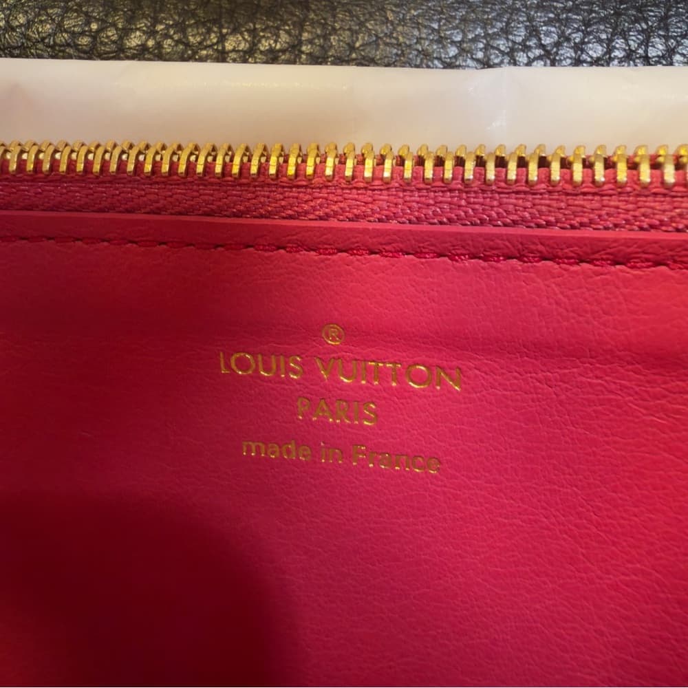 LOUIS VUITTON Capucines Taurillon Black Pink Leather Gold LV Buckle Large Wallet - Thumbnail 10