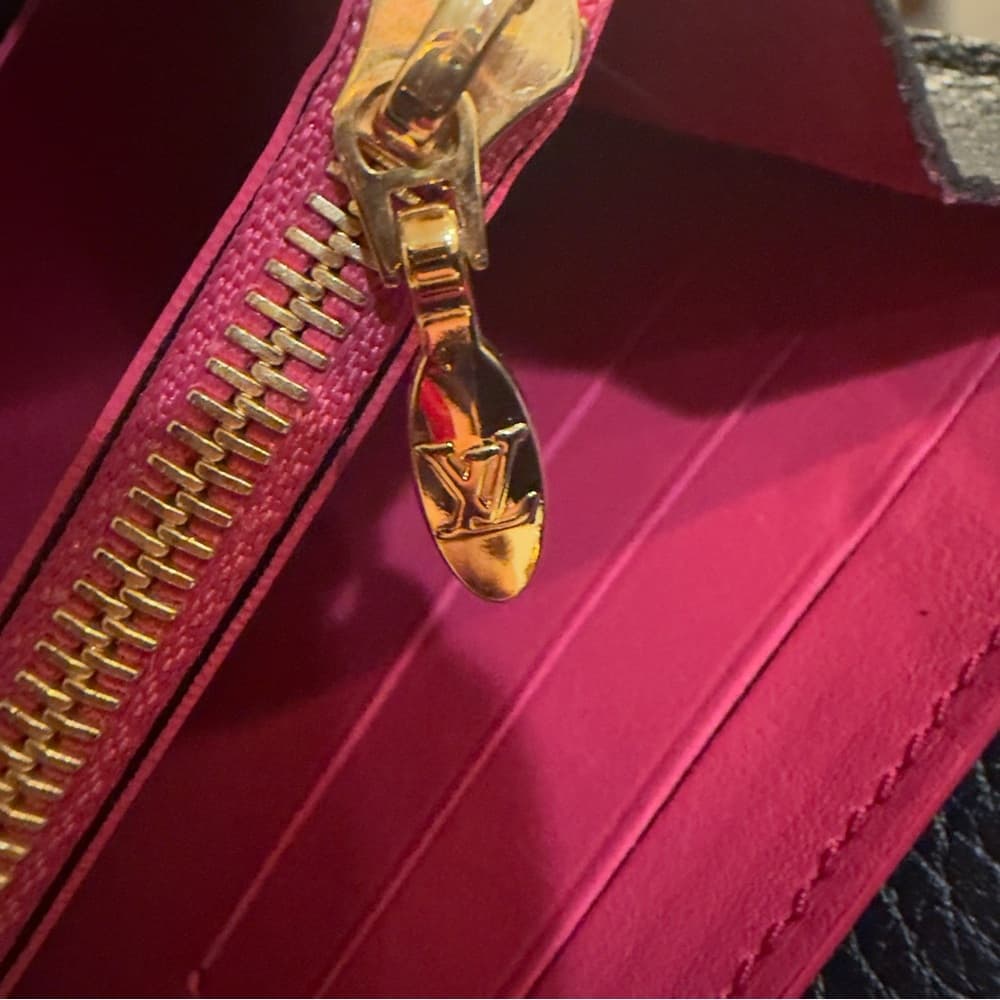 LOUIS VUITTON Capucines Taurillon Black Pink Leather Gold LV Buckle Large Wallet - Thumbnail 14
