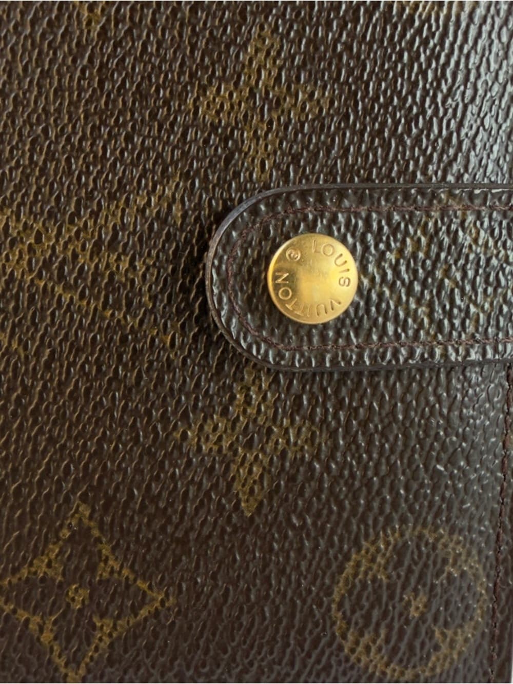 Louis Vuitton Monogram Kiss Lock Wallet Vintage Weak Snap Edge Shows Wear - Thumbnail 4