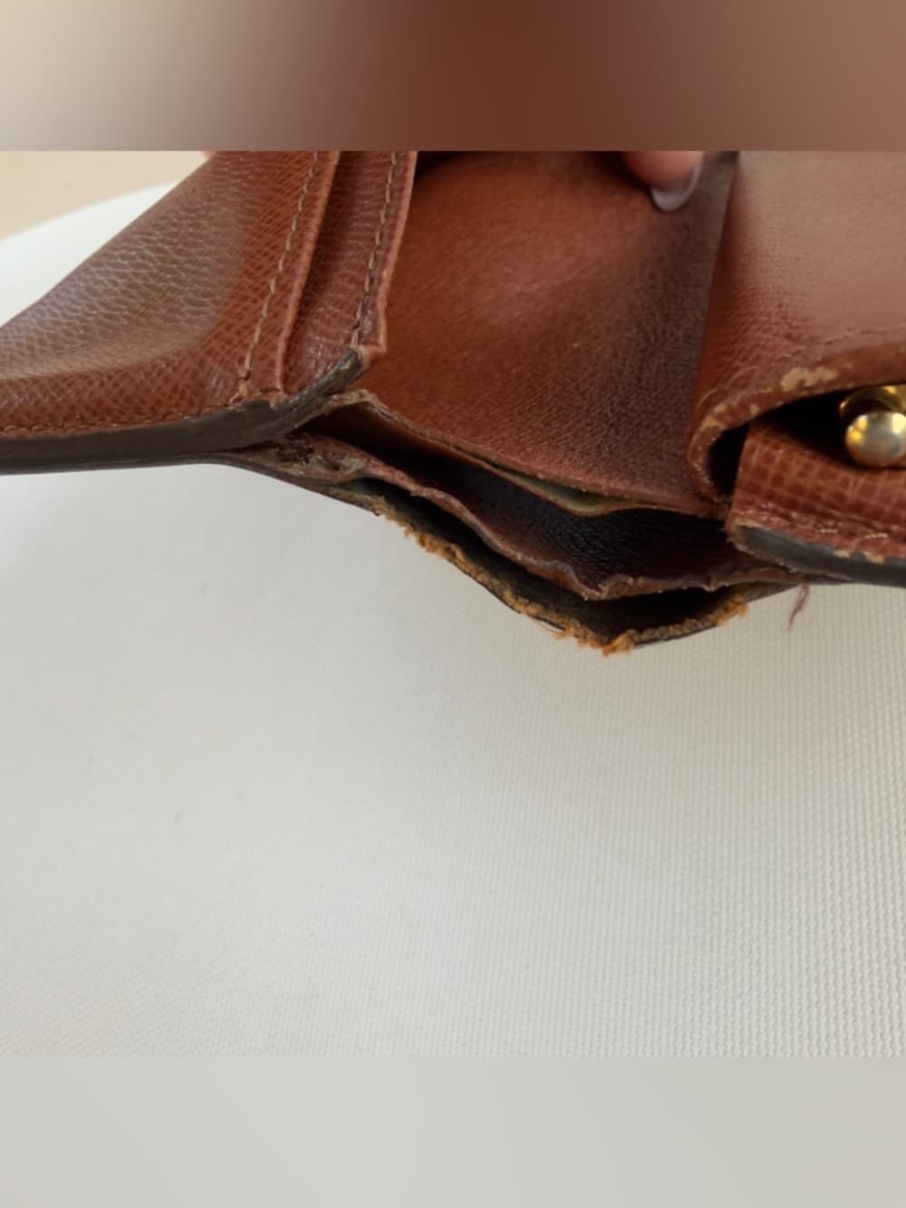 Louis Vuitton Monogram Kiss Lock Wallet Vintage Weak Snap Edge Shows Wear - Thumbnail 7