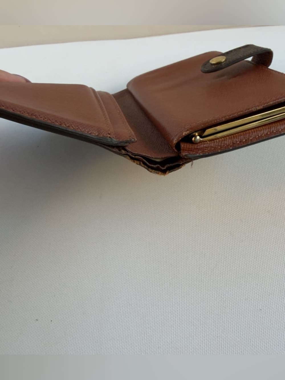 Louis Vuitton Monogram Kiss Lock Wallet Vintage Weak Snap Edge Shows Wear - Thumbnail 8