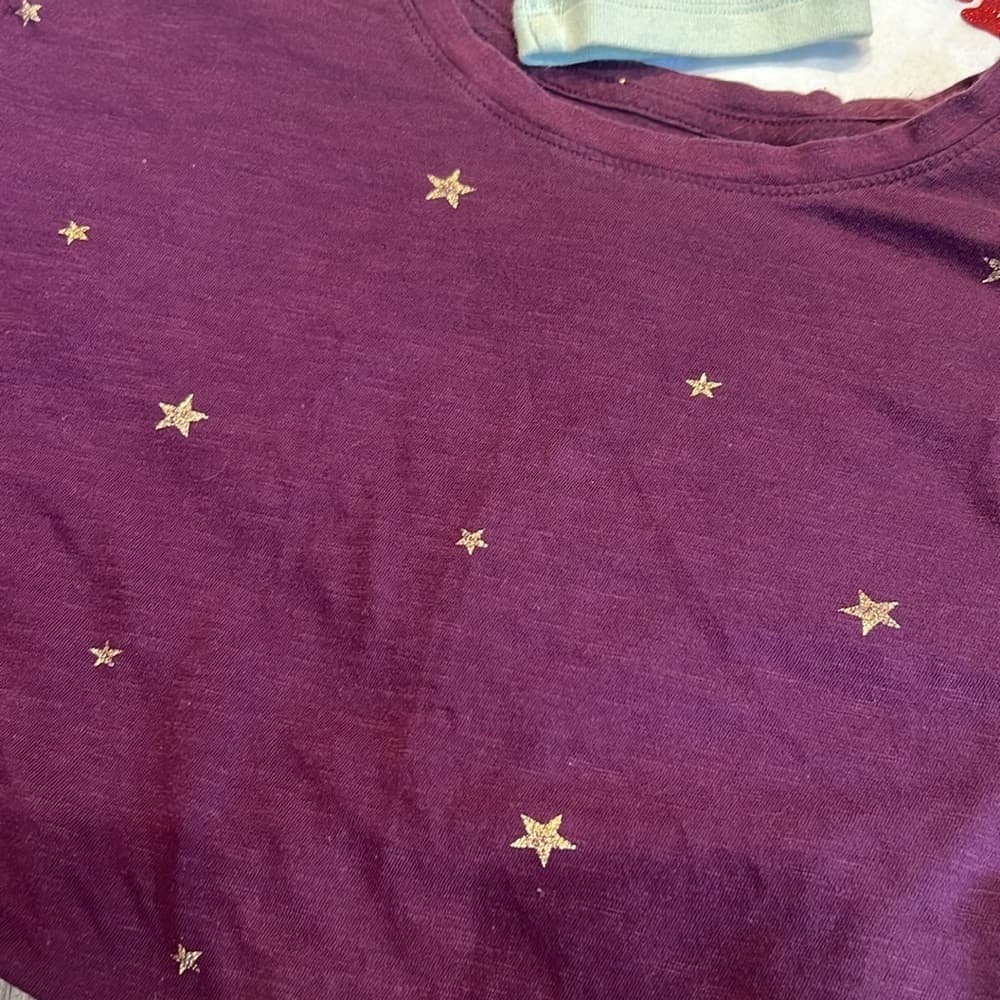 🎉 EUC VS 2 Tops Bundle WHITE Red Glitter Tank and Burgundy T shirt Gold Small - Thumbnail 4