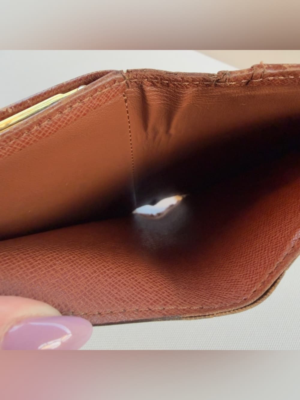Louis Vuitton Monogram Kiss Lock Wallet Vintage Weak Snap Edge Shows Wear - Thumbnail 10