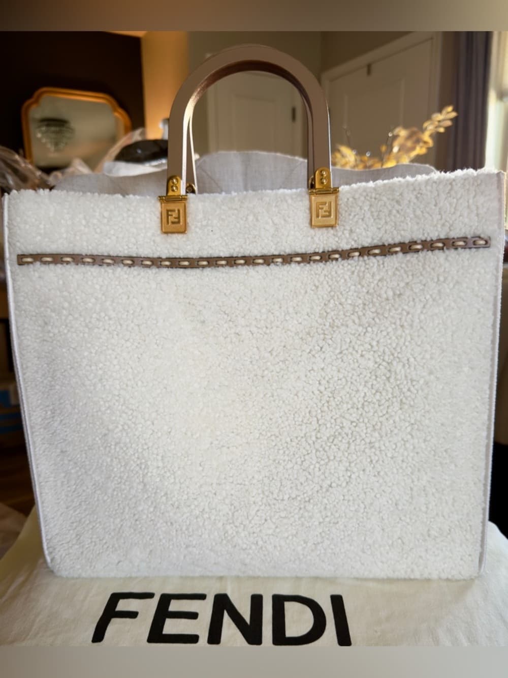 FENDI SHEARLING SUNSHINE MEDIUM TOTE BAG SHOULDER STRAP (LIMITED EDITION) - Thumbnail 5