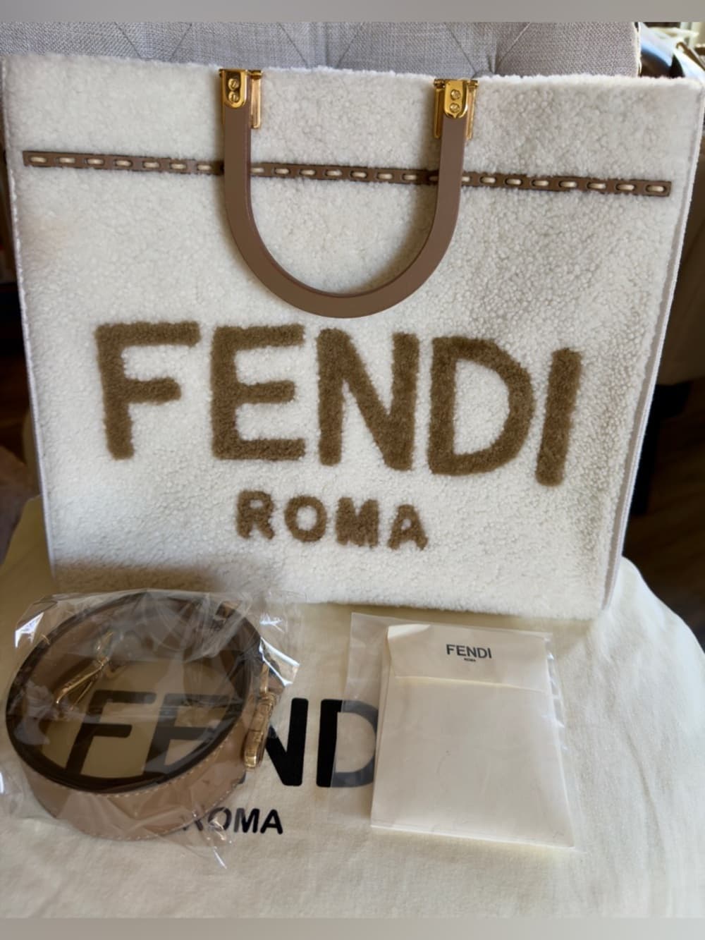 FENDI SHEARLING SUNSHINE MEDIUM TOTE BAG SHOULDER STRAP (LIMITED EDITION) - Thumbnail 3