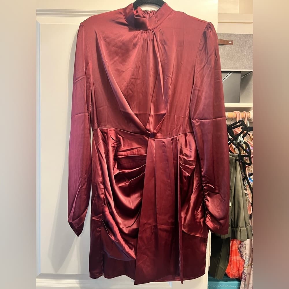 🤩 EUC Fashion Nova Burgundy satin party dress Size Large - Thumbnail 2