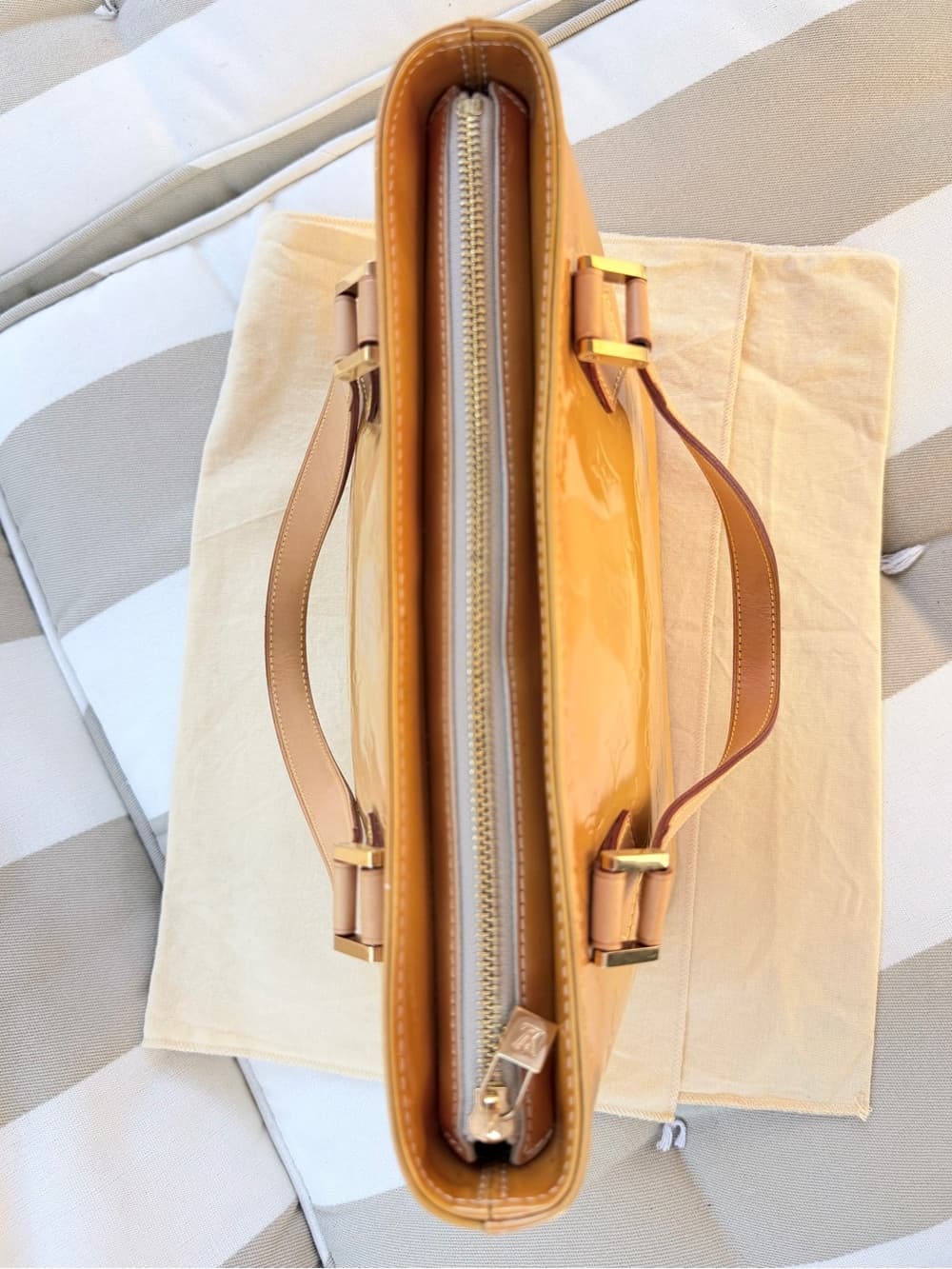 Louis Vuitton Vernis Houston Tote Bag Monogram Vernis Yellow Patent Leather - Thumbnail 4