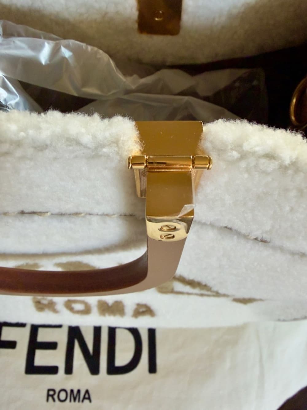 FENDI SHEARLING SUNSHINE MEDIUM TOTE BAG SHOULDER STRAP (LIMITED EDITION) - Thumbnail 9