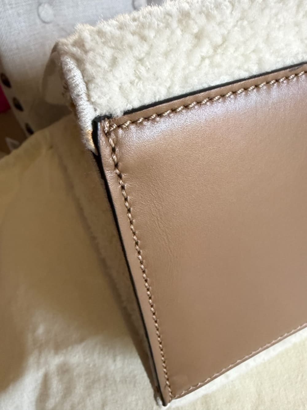 FENDI SHEARLING SUNSHINE MEDIUM TOTE BAG SHOULDER STRAP (LIMITED EDITION) - Thumbnail 15