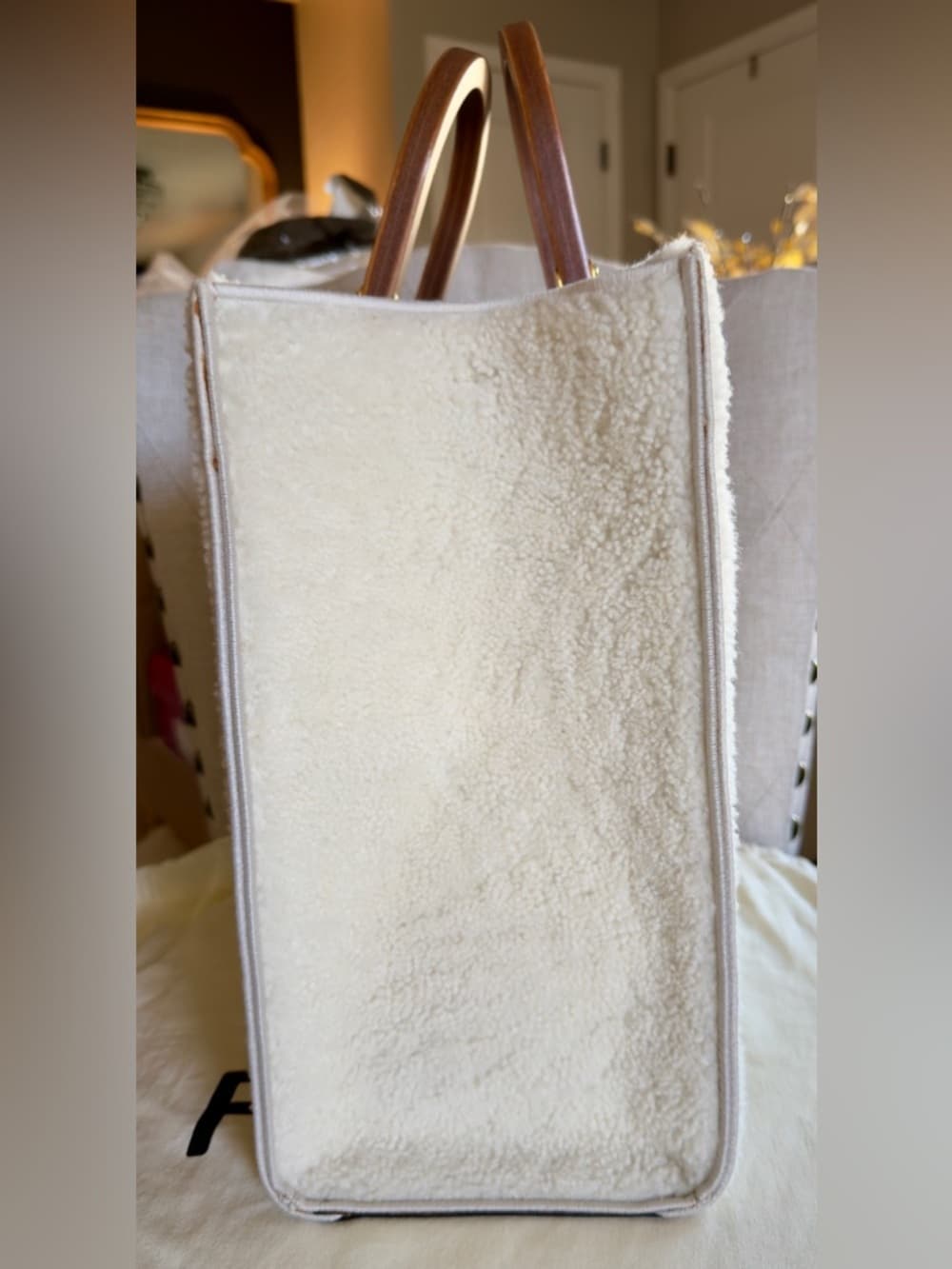 FENDI SHEARLING SUNSHINE MEDIUM TOTE BAG SHOULDER STRAP (LIMITED EDITION) - Thumbnail 4