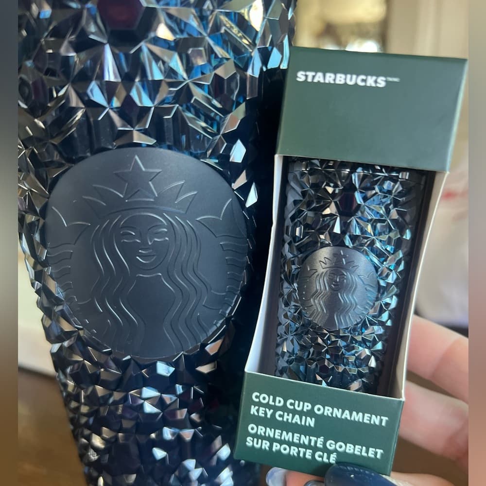 STARBUCKS Holiday Deep Navy Blue Cut Gemstone 24 oz Cold Cup & Keychain SET NEW - Thumbnail 3