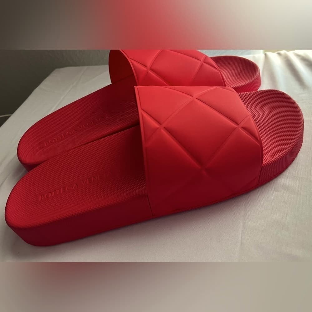 BOTTEGA VENETA The Slider Intrecciato Weave Tomato Red Rubber Men Sandals EU 43 - Thumbnail 4